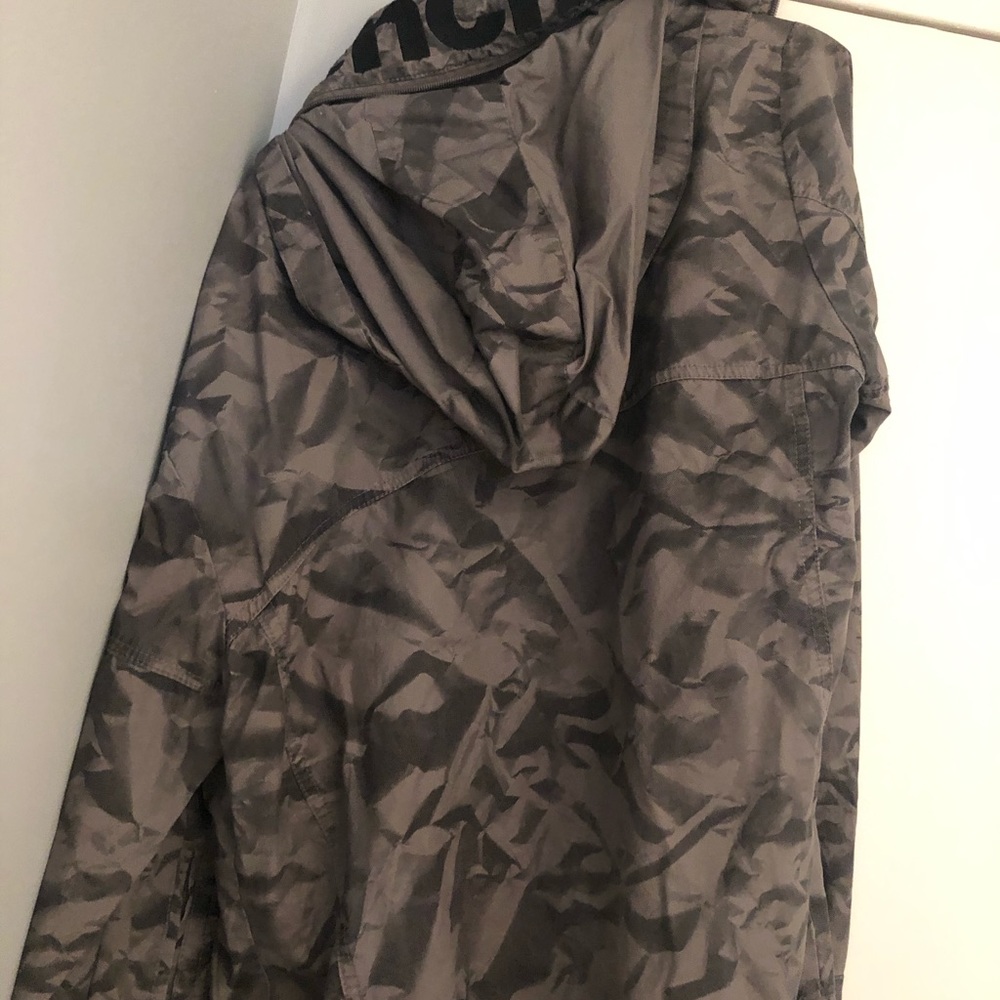 Men’s Bench Jacket - Picture 3 of 4